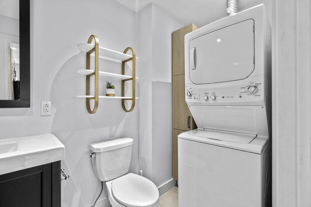 Stylish 2 Bedroom Haven By Jean Talon Market Montréal Esterno foto