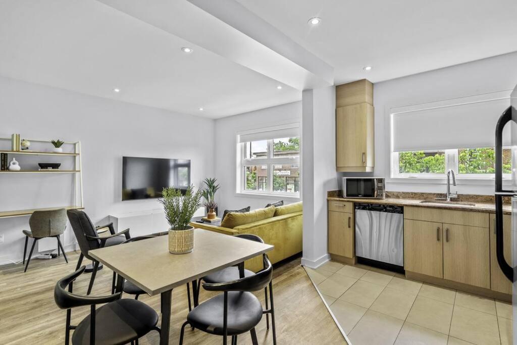 Stylish 2 Bedroom Haven By Jean Talon Market Montréal Esterno foto