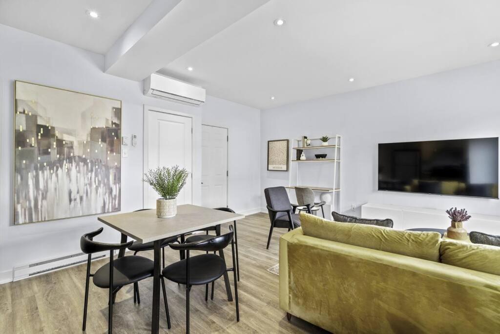 Stylish 2 Bedroom Haven By Jean Talon Market Montréal Esterno foto