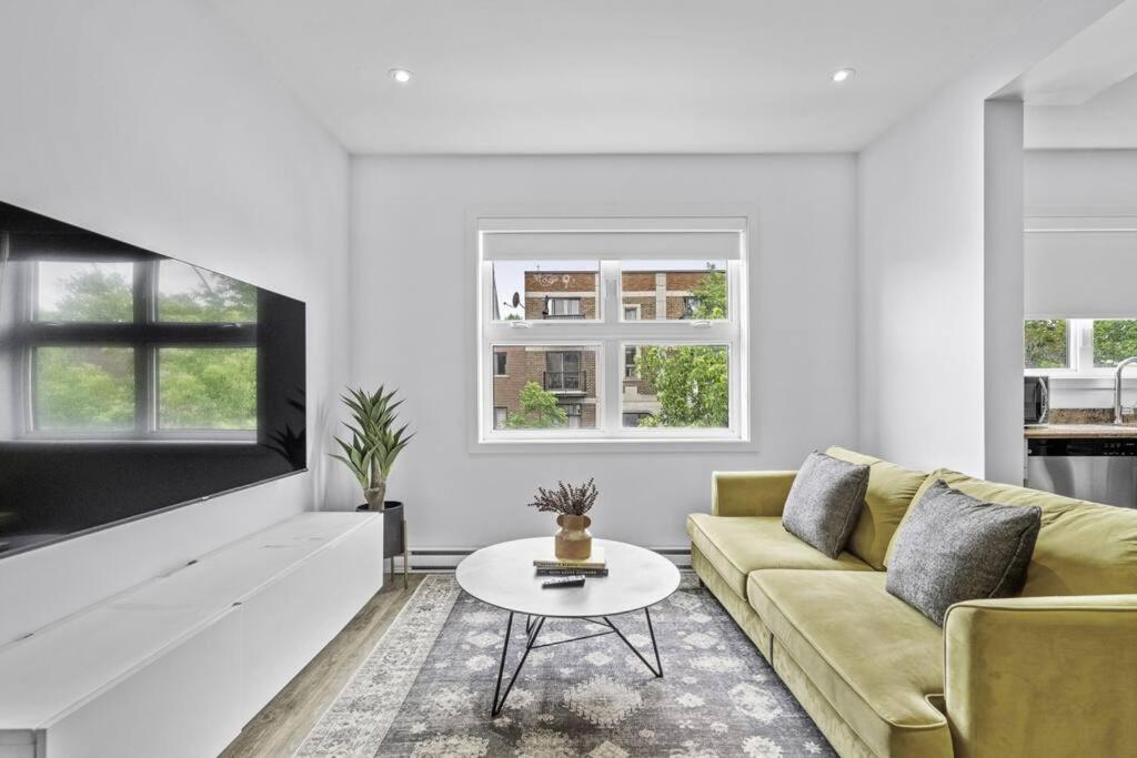 Stylish 2 Bedroom Haven By Jean Talon Market Montréal Esterno foto